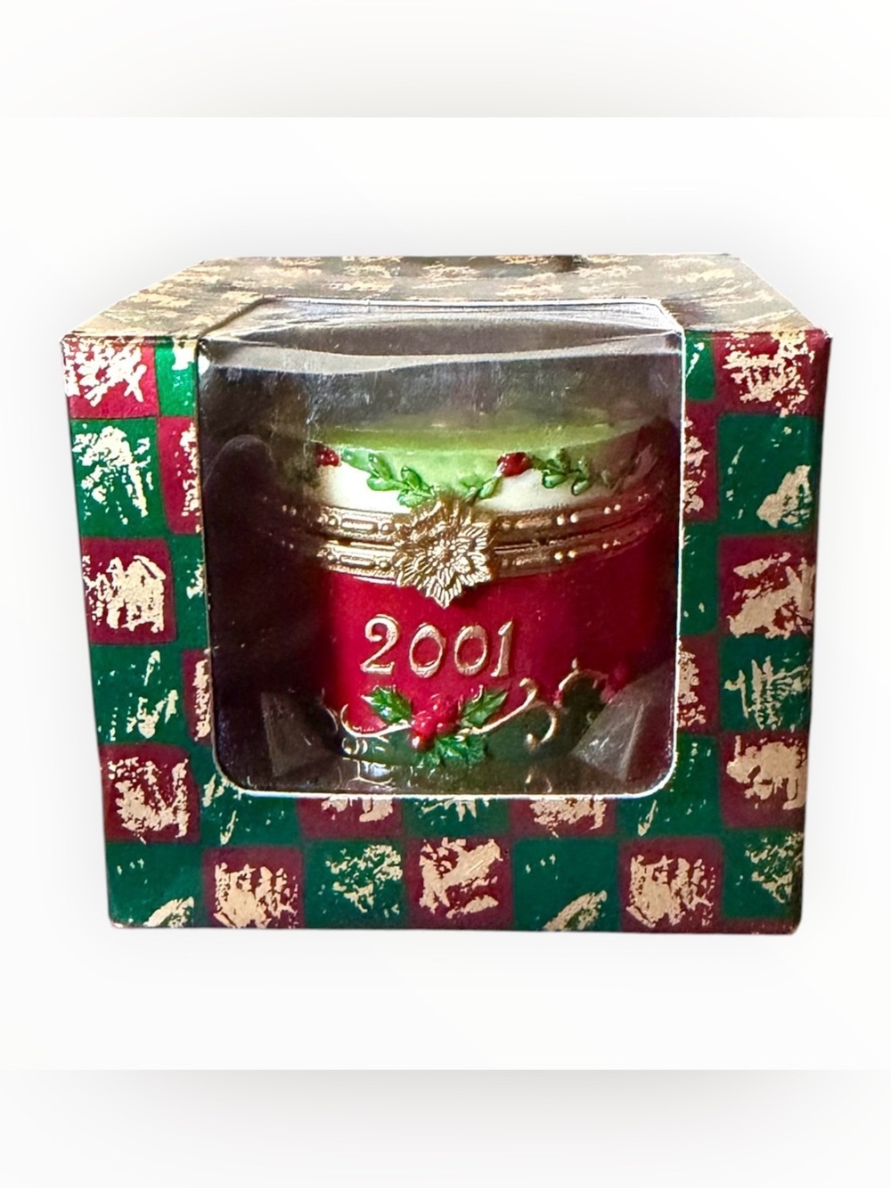 Dillards 2001 Holly Berries Christmas Round Hinged Collectible Trinket Box.